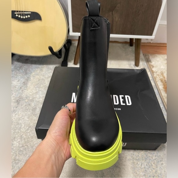 NIB Women Size 6 Contrast Sole Chunky Mid Ankle Boots In Black With Lime Soles - Picture 9 of 15